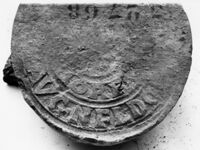 Laterizio con bollo circolare con orbicolo