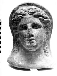 testa femminile votiva