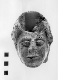 testa maschile votiva