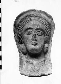 testa femminile votiva