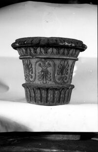 Capitello corinzieggiante di colonna