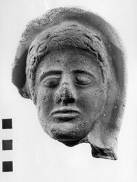 testa maschile votiva