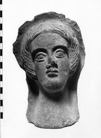 testa maschile votiva