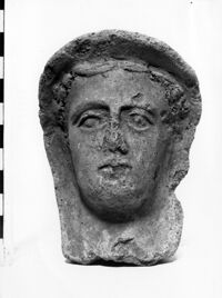 testa maschile votiva