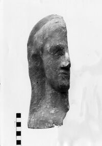 mezza testa maschile votiva