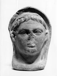 testa maschile votiva