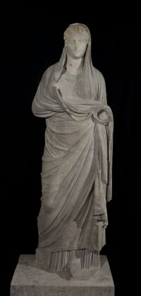 Statua femminile velata