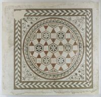 Mosaico policromo con decorazione geometrica ad alveare