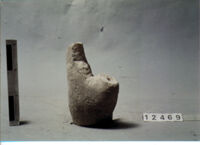 statua colossale/ mano