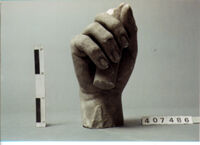 statua colossale/ mano