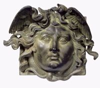 Protome in bronzo con testa di medusa