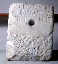 Base di Flavius Opilius