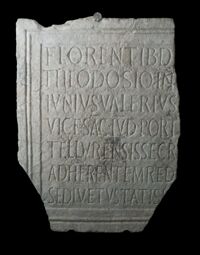 Lastra con dedica a Teodosio