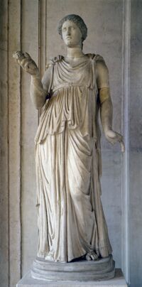 Statua femminile panneggiata