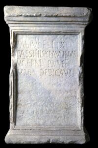 Base di Fabius Felix Passifilus Paulinus