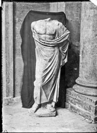 Statua di Asclepio