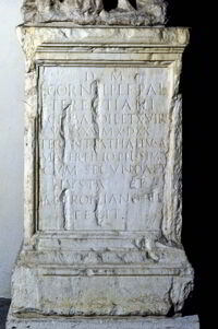 Altare funerario di Lucius Cornelius Terentianus