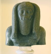 Busto del faraone Amenemhat III