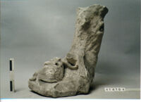 statua/ base