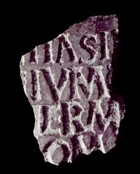 Lastra con iscrizione