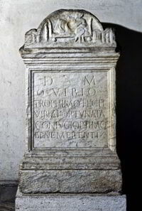Ara funeraria di Quintus Vibius Trophimus