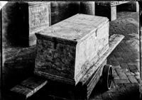 Sarcofago marmoreo con coperchio