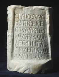 Base dedicata al Genius sanctus