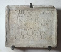 Lastra sepolcrale di P. Valerius Flaccus e Bennia Elena