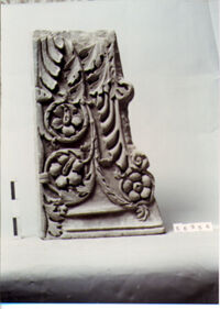 CAPITELLO CORINZIEGGIANTE DI LESENA