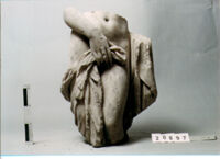 STATUA FEMMINILE