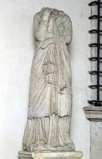 Figura femminile panneggiata