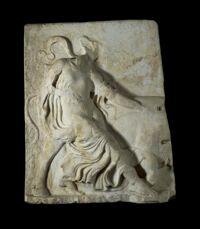 Fregio con Nike e toro