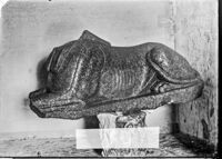 Statua di sfinge con corpo di leone