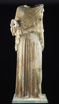 Statua di Atena in peplo