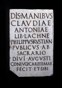 Lastra sepolcrale di Claudia Lachne