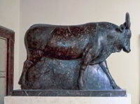 Statua di torello Api