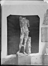 Statua acefala, replica del satiro versante di Prassitele