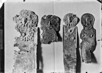 Figurine in lamina bronzea intagliata