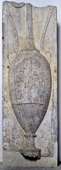 Stele funeraria con raffigurazione di loutrophoros