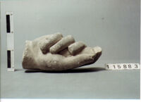 statua/ mano