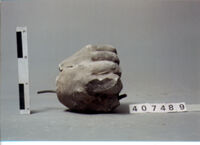 statua maschile/ mano