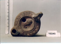 LUCERNA A BECCO CUORIFORME