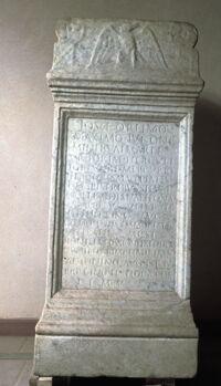 Ara dedicata a diverse divinità