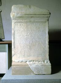 Base di Manius Acilius Glabrionis