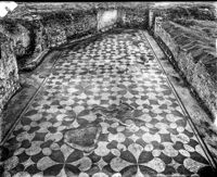 Mosaico a tessere bianche e nere da Anzio (RM)