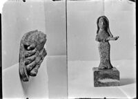 Frammento di piede bronzeo con sandalo, statuetta femminile di offerente