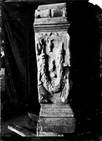 Altare funerario dedicato a T. Apusulenus Caerellianus