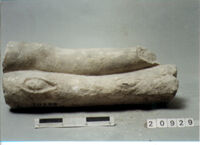 statua maschile/ gamba