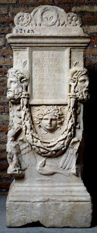 Altare con dedica a Zeus Keraunios