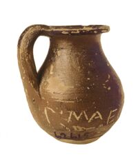 Olla sepolcrale con graffito